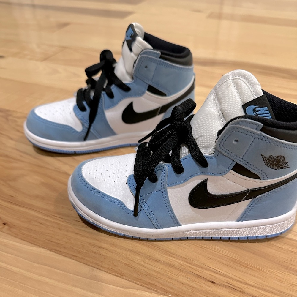 University blue Jordan 1’s